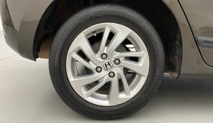 2017 Honda Jazz 1.2 V MT, Petrol, Manual, 46,132 km, Right Rear Wheel