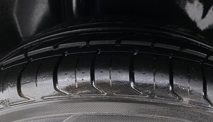 2018 Maruti Ciaz ALPHA DIESEL 1.3, Diesel, Manual, 43,865 km, Right Rear Tyre Tread