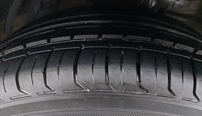 2018 Maruti Ciaz ALPHA DIESEL 1.3, Diesel, Manual, 43,865 km, Left Front Tyre Tread