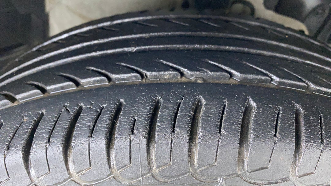 Right Front Tyre Tread