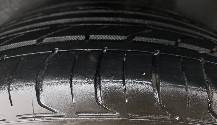 2017 Volkswagen Ameo HIGHLINE 1.5, Diesel, Manual, 68,595 km, Left Rear Tyre Tread