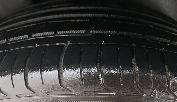 2017 Volkswagen Ameo HIGHLINE 1.5, Diesel, Manual, 68,595 km, Right Rear Tyre Tread