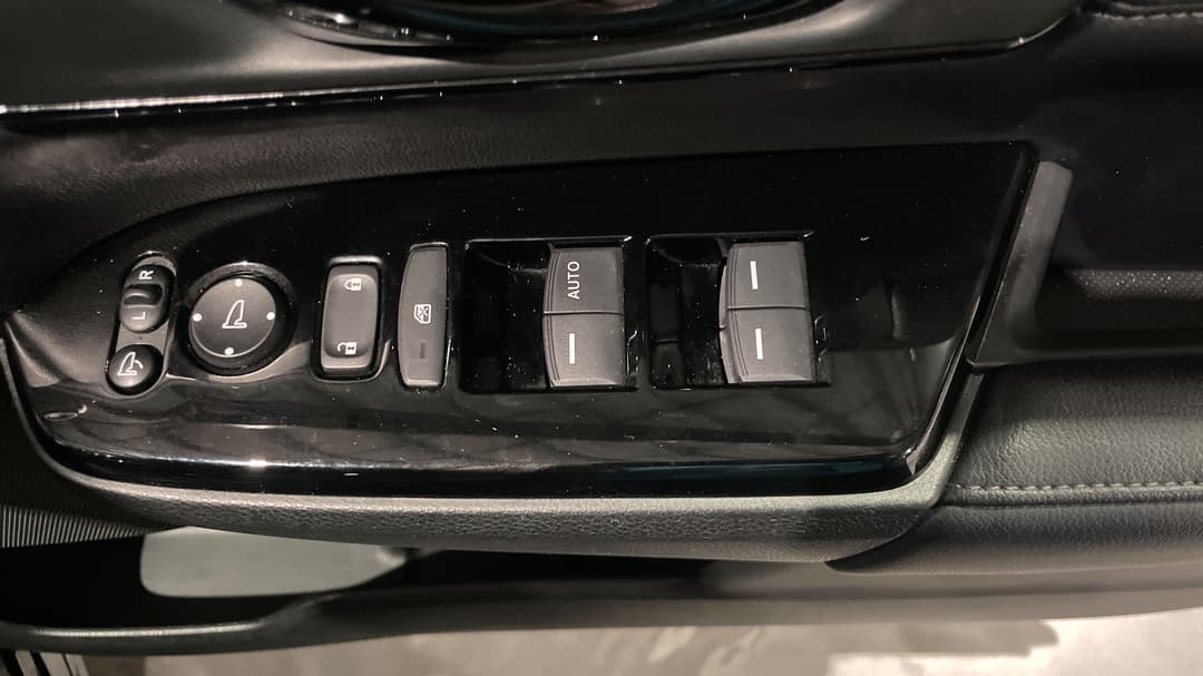 2022 Honda CR-V Black Edition (2WD) 5 Seats, Automatic, 109083 km, Drivers Side Door Panel Controls