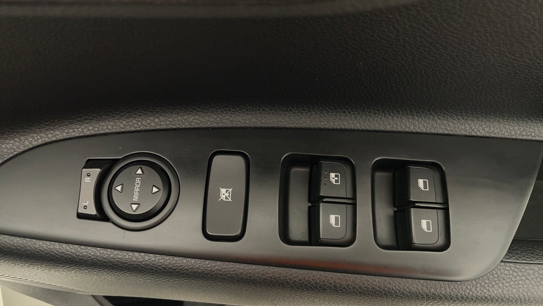 2021 Kia Rio S, Manual, 55104 km, Drivers Side Door Panel Controls