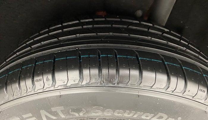 2017 Maruti Vitara Brezza ZDI PLUS DUAL TONE, Diesel, Manual, 54,557 km, Left Rear Tyre Tread