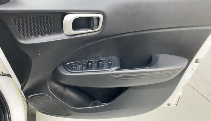 2019 Hyundai VENUE SX 1.0 (O) TURBO, Petrol, Manual, 65,989 km, Driver Side Door Panels Control
