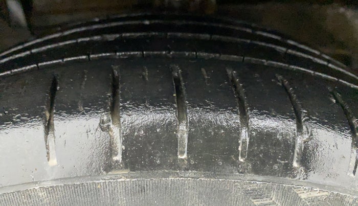 2018 Maruti Ciaz ALPHA DIESEL 1.3, Diesel, Manual, 58,305 km, Left Front Tyre Tread