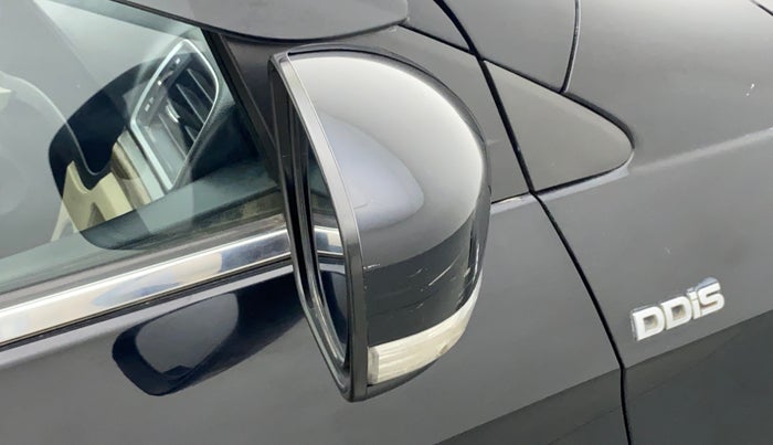 2018 Maruti Ciaz ALPHA DIESEL 1.3, Diesel, Manual, 58,305 km, Right rear-view mirror - Indicator light has minor damage