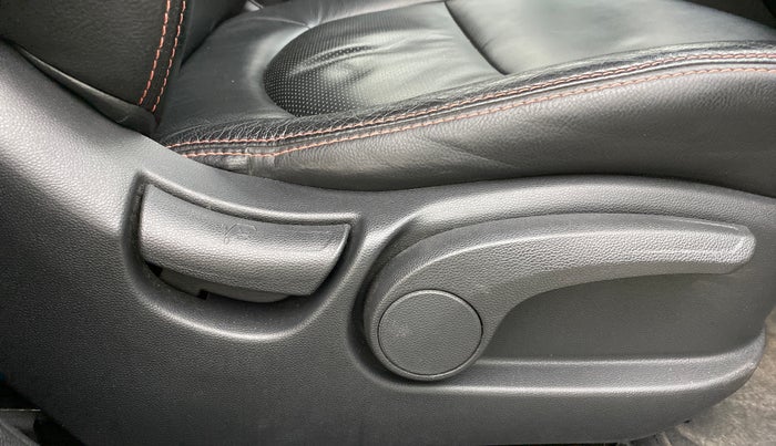 2015 Hyundai Creta 1.6 SX PLUS PETROL, Petrol, Manual, 35,025 km, Driver Side Adjustment Panel