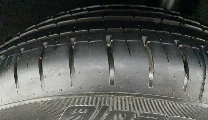 2016 Maruti Baleno ZETA 1.2 K12, Petrol, Manual, 32,932 km, Left Rear Tyre Tread