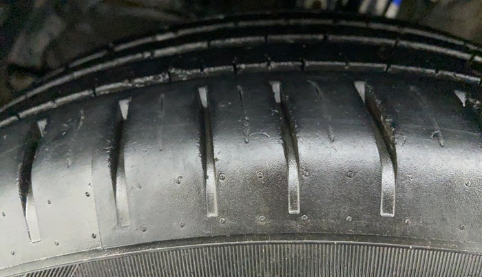 2016 Maruti Baleno ZETA 1.2 K12, Petrol, Manual, 32,932 km, Left Front Tyre Tread