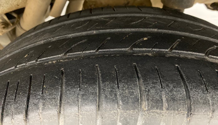 2017 Mahindra KUV 100 NXT K4+ 6S, Petrol, Manual, 40,676 km, Left Rear Tyre Tread