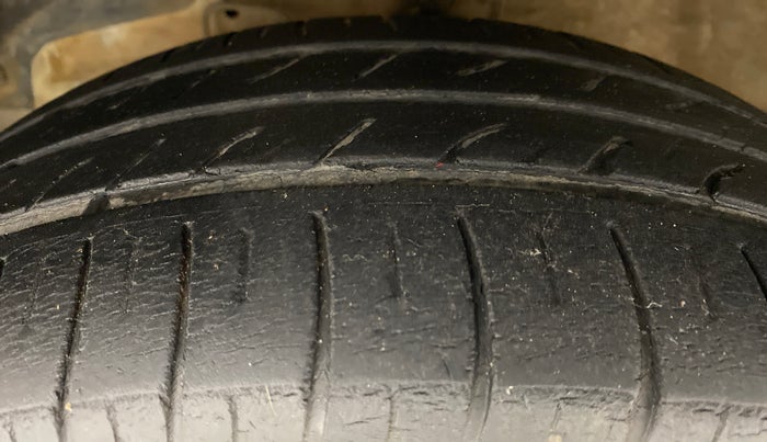2017 Mahindra KUV 100 NXT K4+ 6S, Petrol, Manual, 40,676 km, Left Front Tyre Tread