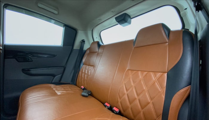2017 Mahindra KUV 100 NXT K4+ 6S, Petrol, Manual, 40,676 km, Right Side Rear Door Cabin