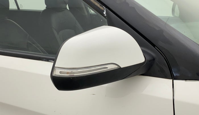2016 Hyundai Creta E PLUS 1.6 PETROL, CNG, Manual, 85,035 km, Right rear-view mirror - Indicator light not working