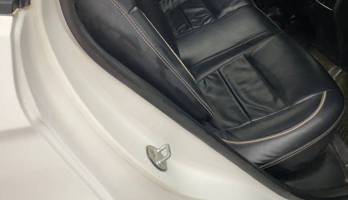 2016 Hyundai Creta E PLUS 1.6 PETROL, CNG, Manual, 85,035 km, Right rear door - Beading has minor damage