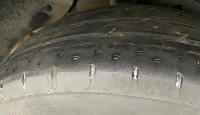 2016 Hyundai Creta E PLUS 1.6 PETROL, CNG, Manual, 85,035 km, Right Rear Tyre Tread