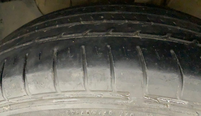2016 Hyundai Creta E PLUS 1.6 PETROL, CNG, Manual, 85,035 km, Left Front Tyre Tread