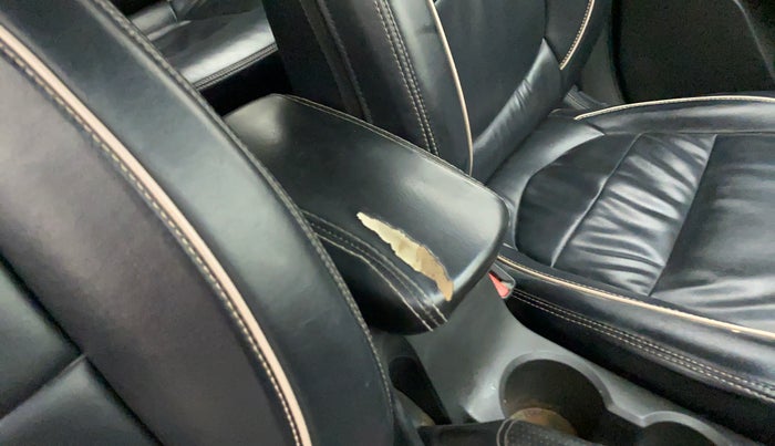 2016 Hyundai Creta E PLUS 1.6 PETROL, CNG, Manual, 85,035 km, Driver seat - Armrest fabric torn