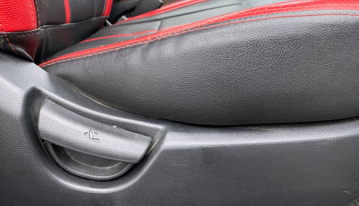2017 Hyundai Grand i10 MAGNA 1.2 VTVT, Petrol, Manual, 59,720 km, Driver Side Adjustment Panel