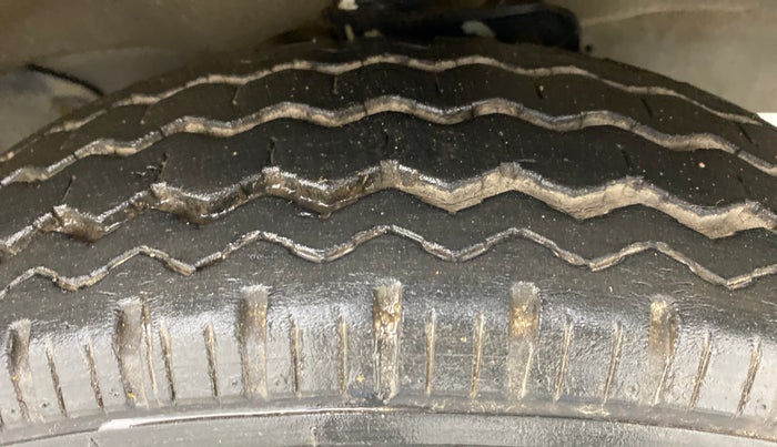 2019 Maruti Eeco 5 STR WITH AC PLUSHTR, Petrol, Manual, 77,292 km, Right Front Tyre Tread