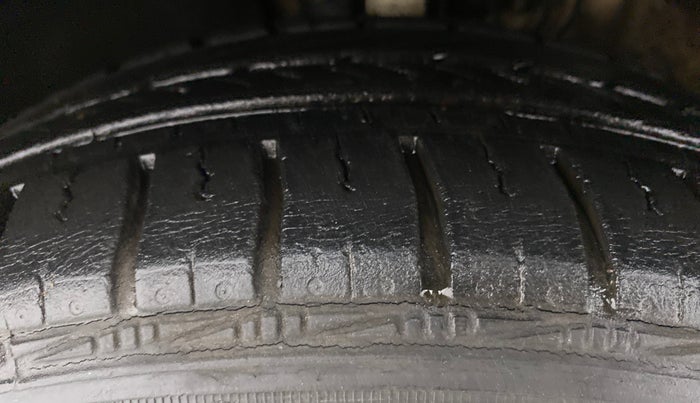 2013 Volkswagen Vento COMFORTLINE TSI AT PETROL, Petrol, Automatic, 31,009 km, Left Front Tyre Tread