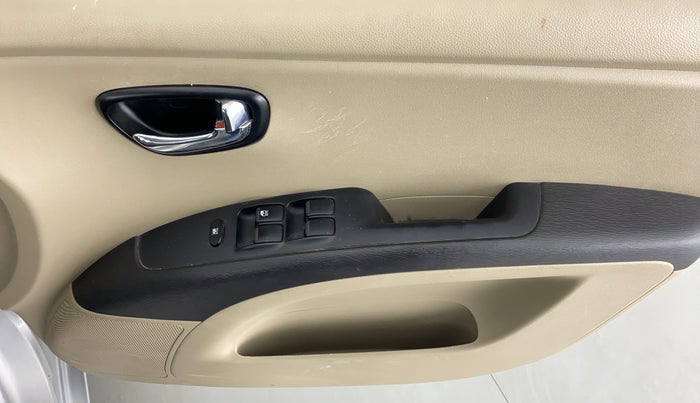 2014 Hyundai i10 SPORTZ 1.1 IRDE2, Petrol, Manual, 26,889 km, Driver Side Door Panels Control
