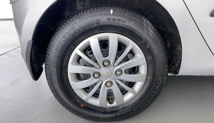 2014 Hyundai i10 SPORTZ 1.1 IRDE2, Petrol, Manual, 26,889 km, Right Rear Wheel