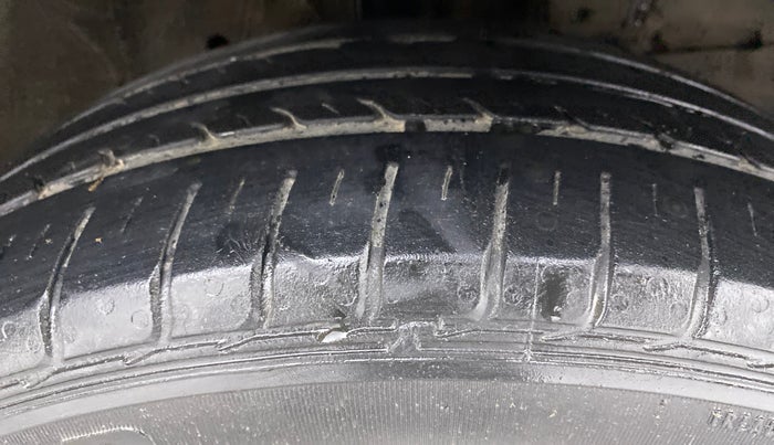2017 Honda City V MT PETROL, Petrol, Manual, 40,683 km, Right Front Tyre Tread
