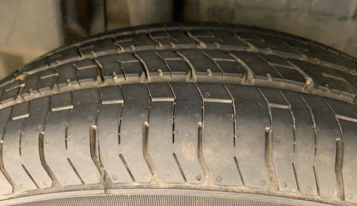 2017 Maruti Dzire VXI, Petrol, Manual, 58,427 km, Right Rear Tyre Tread
