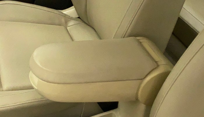 2015 Volkswagen Vento HIGHLINE PETROL AT, Petrol, Automatic, 47,698 km, Front left seat (passenger seat) - Armrest has minor damage