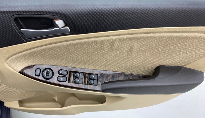 2016 Hyundai Verna FLUIDIC 1.6 SX VTVT, Petrol, Manual, 38,653 km, Driver Side Door Panels Control