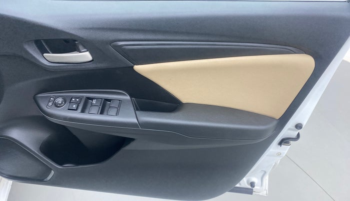 2020 Honda Jazz 1.2 V AT, Petrol, Automatic, 11,443 km, Driver Side Door Panels Control