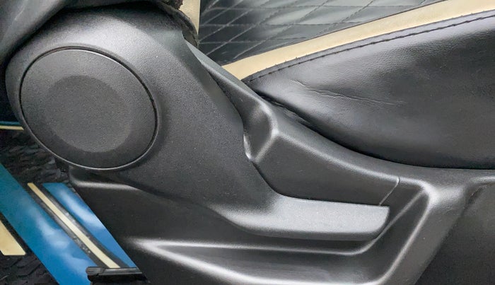 2019 Maruti New Wagon-R LXI CNG 1.0, CNG, Manual, 30,062 km, Driver Side Adjustment Panel
