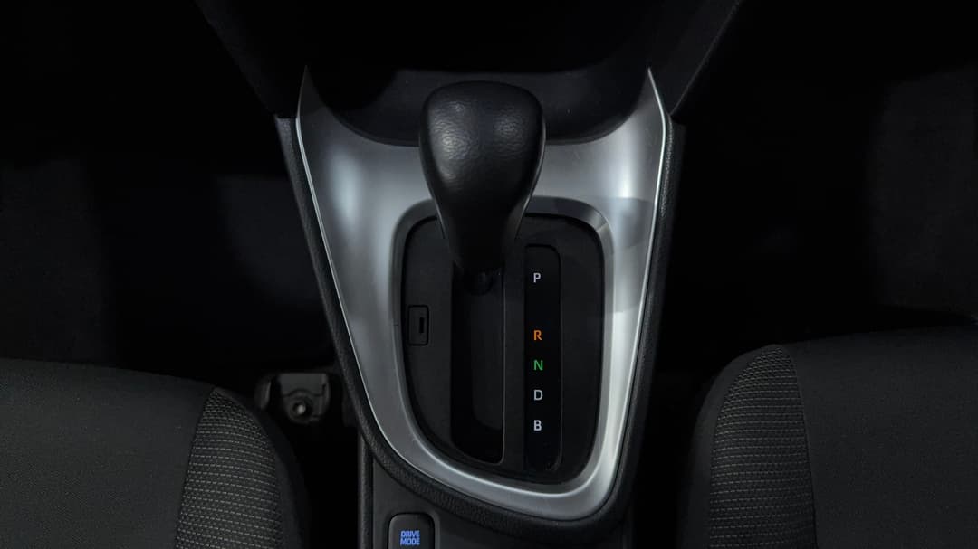 2023 Toyota Yaris Cross Gx Hybrid, Automatic, 51591 km, Gear Lever 