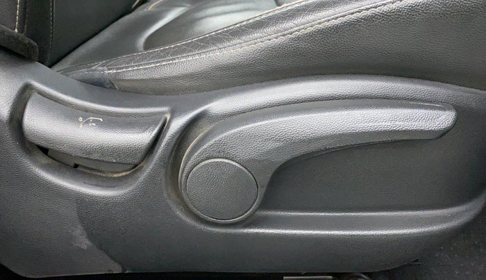 2016 Hyundai Creta 1.6 SX (O) CRDI, Diesel, Manual, 53,957 km, Driver Side Adjustment Panel