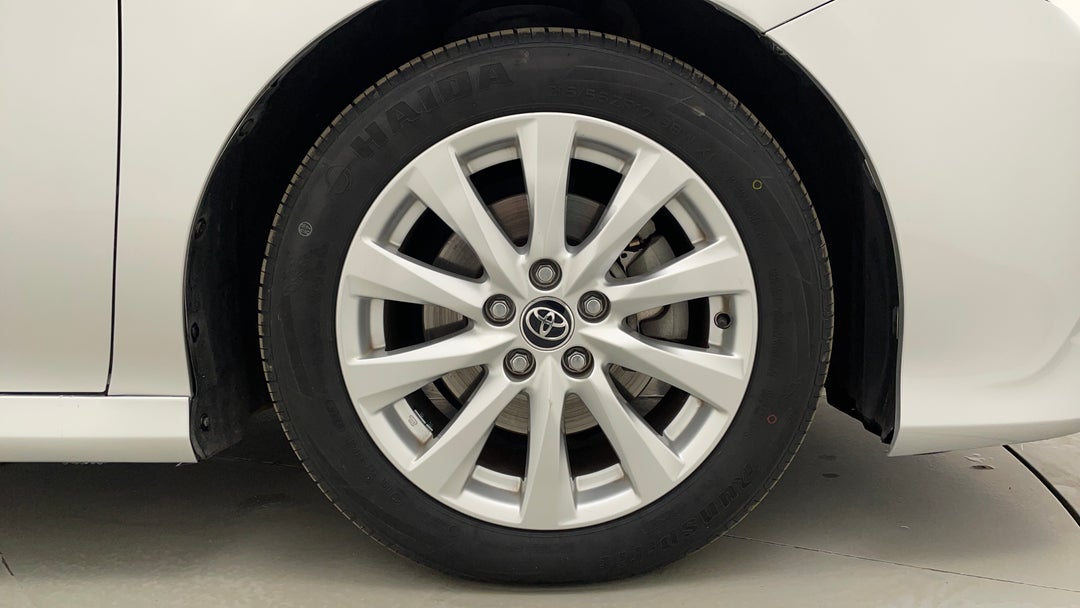 2018 Toyota Camry Ascent, Automatic, 70622 km, Right Front Wheel