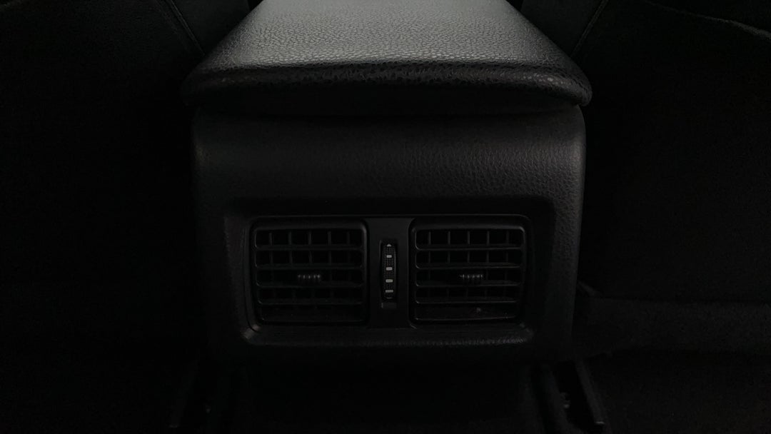 2018 Toyota Camry Ascent, Automatic, 70622 km, Rear A/C Vent