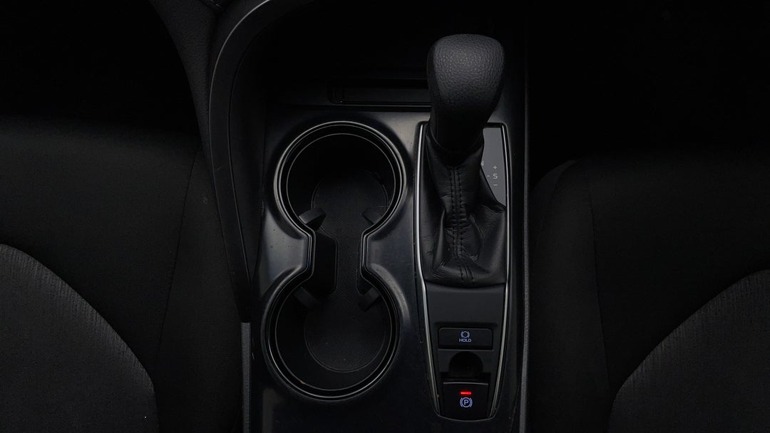 2018 Toyota Camry Ascent, Automatic, 70622 km, Gear Lever 