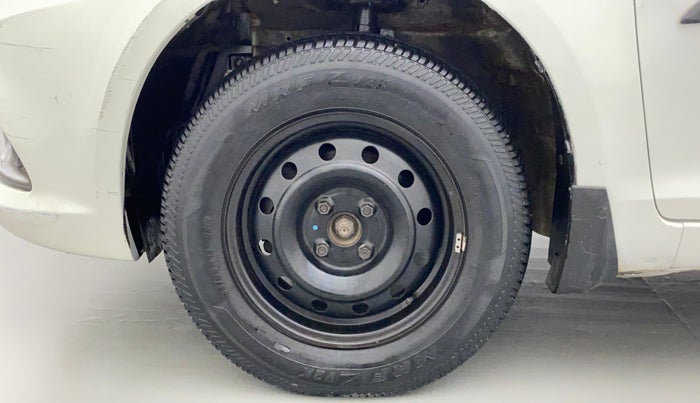 2015 Maruti Swift Dzire VXI, CNG, Manual, 1,18,645 km, Left Front Wheel