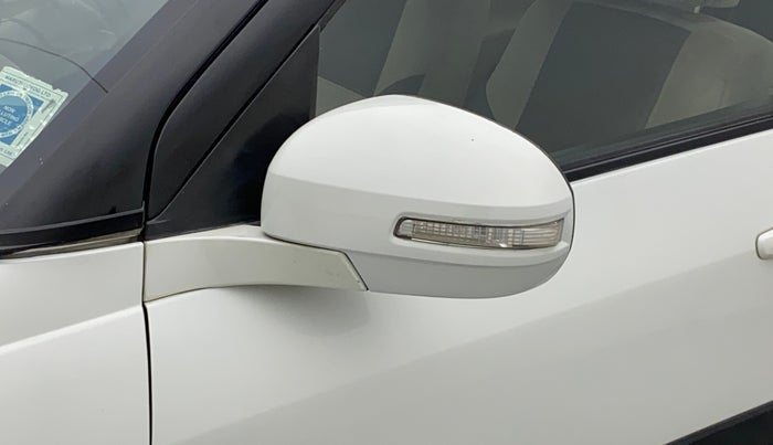 2015 Maruti Swift Dzire VXI, CNG, Manual, 1,18,645 km, Left rear-view mirror - Mirror motor not working