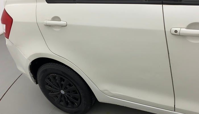 2015 Maruti Swift Dzire VXI, CNG, Manual, 1,18,645 km, Right rear door - Paint has faded