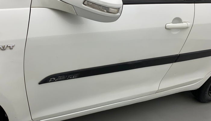 2015 Maruti Swift Dzire VXI, CNG, Manual, 1,18,645 km, Front passenger door - Slightly dented