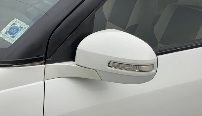 2015 Maruti Swift Dzire VXI, CNG, Manual, 1,18,645 km, Left rear-view mirror - Indicator light not working