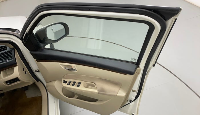 2015 Maruti Swift Dzire VXI, CNG, Manual, 1,18,645 km, Driver-side door - Beading has minor damage