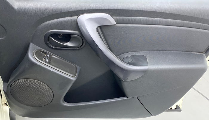 2015 Renault Duster 85 PS RXE DIESEL, Diesel, Manual, 90,602 km, Driver Side Door Panels Control
