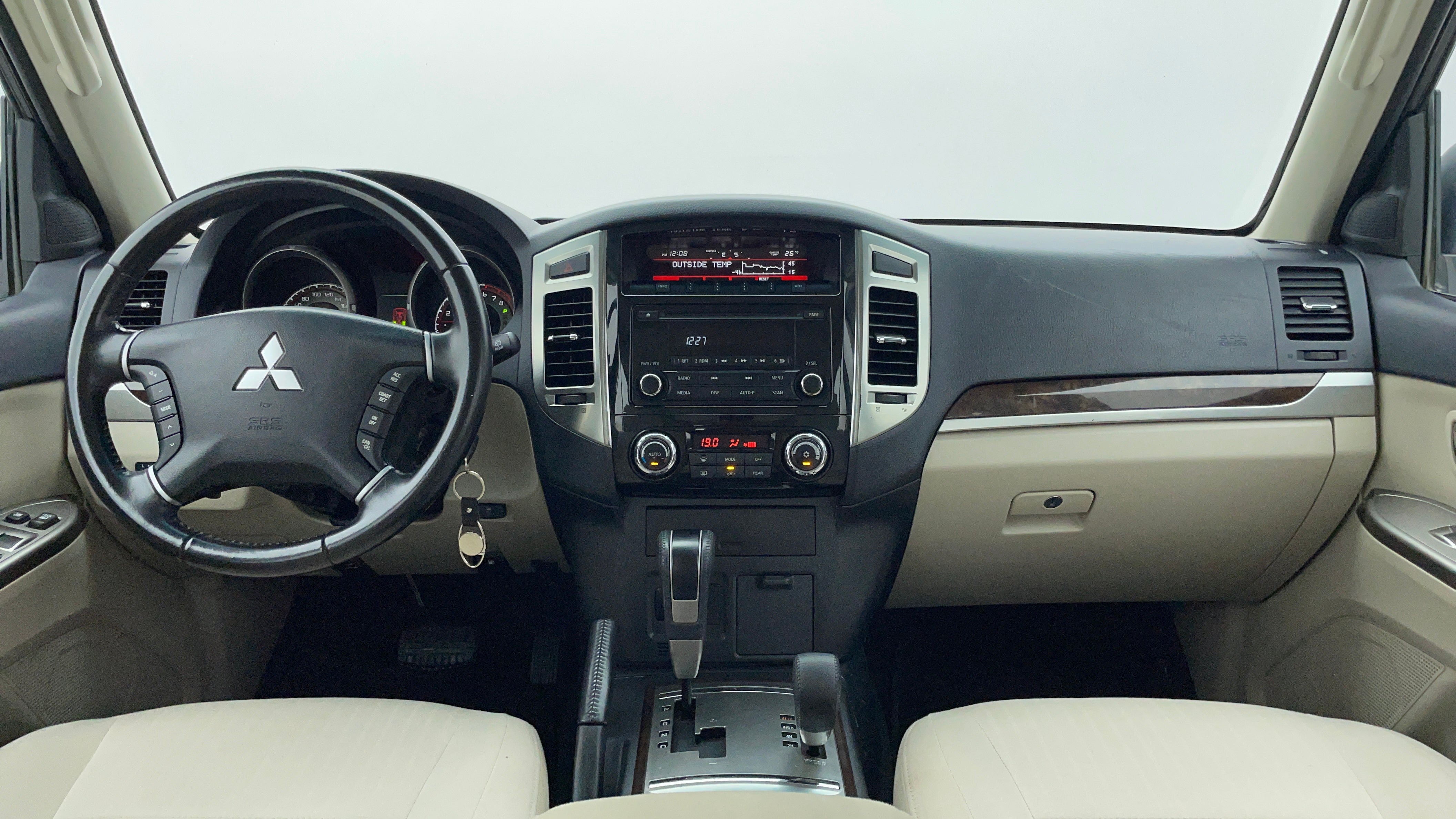 Mitsubishi Pajero-Dashboard View