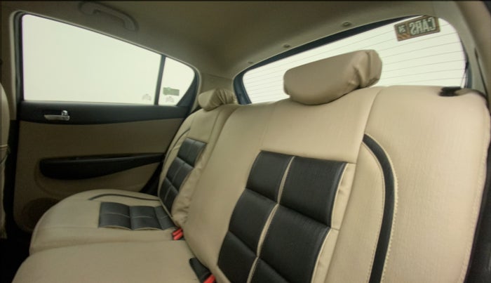 2012 Hyundai i20 SPORTZ 1.2, Petrol, Manual, 67,345 km, Right Side Rear Door Cabin