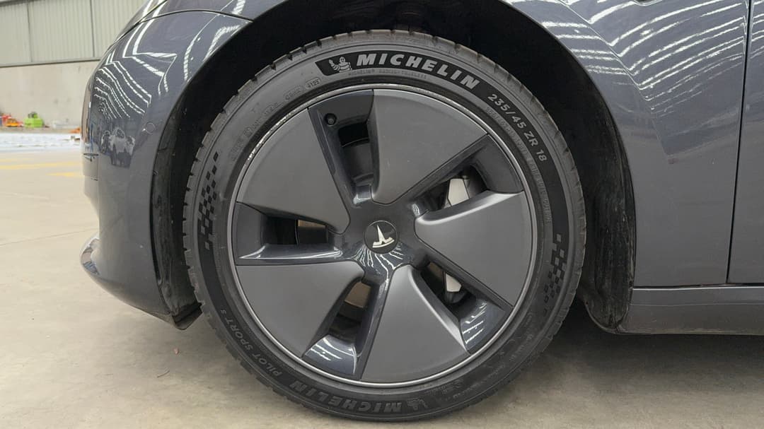 2021 Tesla Model 3 Standard Range Plus RWD, Automatic, 32357 km, Left Front Wheel