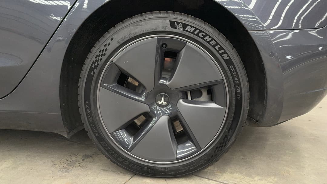 2021 Tesla Model 3 Standard Range Plus RWD, Automatic, 32357 km, Left Rear Wheel